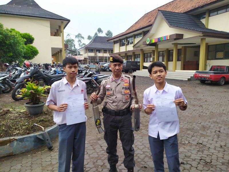 Dalam rangka pemeliharaan kamtibmas dan menciptakan situasi keamanan dan ketertiban masyarakat yang kondusif.  Polsek Cisurupan Polres Garut melaksanakan operasi penertiban knalpot bising di Wilayah hukum Polres Garut. Rabu (15/11/2023).