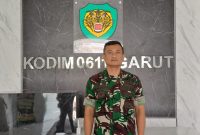 Sertu Moc. Chabibur Rochman, seorang Babinsa di Koramil 1108/Kdr Kodim 0611/Garut, Korem 062/TN, telah menciptakan inovasi kompor kreatif berbahan bakar minyak oli bekas. Inovasi ini dinilai memiliki potensi yang baik dalam aspek ekonomis dan keberlanjutan.