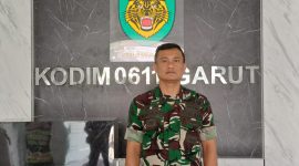 Sertu Moc. Chabibur Rochman, seorang Babinsa di Koramil 1108/Kdr Kodim 0611/Garut, Korem 062/TN, telah menciptakan inovasi kompor kreatif berbahan bakar minyak oli bekas. Inovasi ini dinilai memiliki potensi yang baik dalam aspek ekonomis dan keberlanjutan.