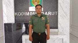 Sertu Ari Purwanto, seorang Babinsa 01 Koramil 1103/Wanaraja Kodim 0611/Garut, Korem 062/TN, menciptakan inovasi terbaru dalam dunia militer, yakni Drone Tembak Sangkuriang. 