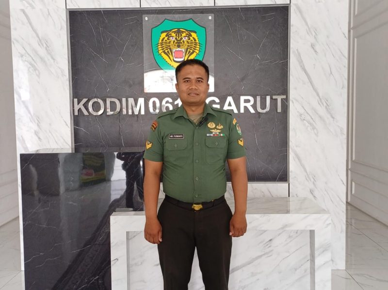Sertu Ari Purwanto, seorang Babinsa 01 Koramil 1103/Wanaraja Kodim 0611/Garut, Korem 062/TN, menciptakan inovasi terbaru dalam dunia militer, yakni Drone Tembak Sangkuriang. 