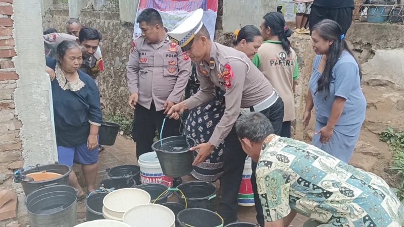 Akibat fenomena alam El Nino yang mengakibatkan cuaca kemarau berkepanjangan di Indonesia khususnya di Kabupaten Garut,  beberapa wilayah mendapatkan dampak kekeringan lahan dan kekurangan air bersih yang dialami oleh warga sekitar.