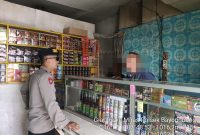 Masih dalam rangka memberantas maraknya peredaran minuman keras di Kecamatan Bayongbong, Polsek Bayongbong Polres Garut gencar laksanakan Operasi Pekat (penyakit masyarakat) dengan sasaran minuman keras. Kamis (16/11/2023).

