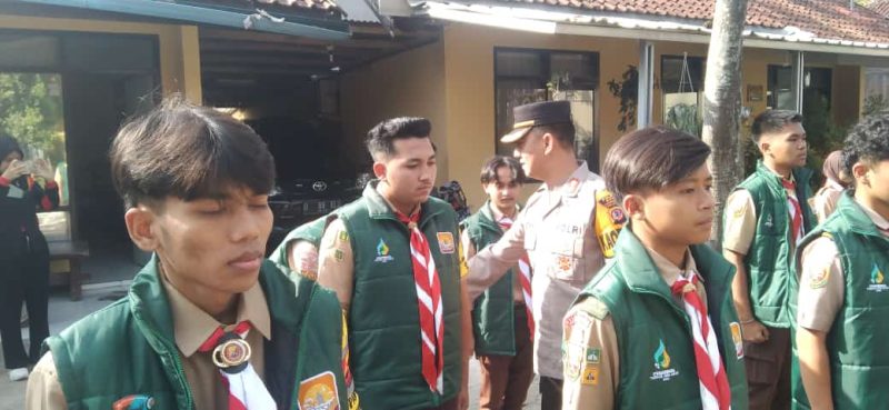 Kapolres Garut AKBP Rohman Yonky Dilatha, S.I.K, M.Si, pimpin apel pelepasan kontingen Saka Bhayangkara Polres Garut yang mengikuti peran Saka Pramuka Jabar 2023. Jum’at (17/11/2023).
