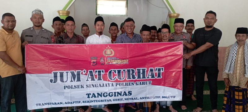Program Jum’at Curhat merupakan kegiatan kepolisian yang bertujuan untuk memupuk tali silaturahmi dari anggota Polres Garut dan seluruh Polsek jajaran untuk  mendengarkan laporan dan aduan maupun keluhan terkait kinerja kepolisian khususnya Polres Garut secara tatap muka langsung dengan masyarakat.