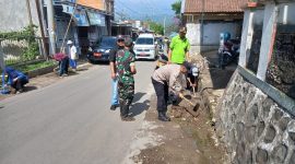 Kapolres Garut AKBP Rohman Yonky Dilatha, S.I.K, M.Si, memiliki visi, misi dan beberapa program yang bertujuan untuk membantu masyarakat juga lingkungan sekitar. Salah satu program yang dicetuskan ialah program “Operasi Bersih Polres Garut Peduli Lingkungan”.