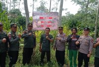 Menindaklanjuti laporan dan keresahan dari masyarakat sekitar Polsek Singajaya Polres Garut bersama Forkopimcam Peundeuy melaksanakan kegiatan penutupan galian batu akik ilegal. Jum’at (17/11/2023).