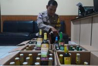 Dalam rangka memberantas maraknya peredaran minuman keras di Kecamatan Wanaraja, Polsek Wanaraja Polres Garut gencar laksanakan Operasi Pekat (penyakit masyarakat) dengan sasaran minuman keras. Jum'at (17/11/2023).