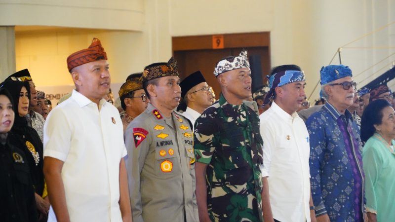 Pangdam III/Siliwangi Mayjen TNI Erwin Djatniko menghadiri Deklarasi Pemilu Damai, Jabar Anteng (Aman, Netral dan Tenang) di Gedung Merdeka Jl. Asia Afrika Kota Bandung, Sabtu (18/11/2023).