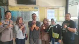Kapolres Garut AKBP Rohman Yonky Dilatha, S.I.K, M.Si, melalui Kapolsek Kadungora Kompol Deden Saripin mengatakan pihak kepolisian telah mengidentifikasi data korban dan telah menghubungi pihak keluarga, namun hingga saat ini tidak ada pihak keluarga yang membawanya ke Mapolsek Kadungora. Sabtu (18/11/2023).
