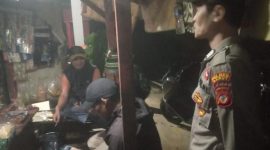 Dalam rangka pemeliharaan keamanan dan ketertiban masyarakat (kamtibmas) serta Cooling System Ops Mantap Brata 2024, Polres Garut beserta Polsek jajaran melakukan pengecekan kegiatan ronda malam di wilayah hukum Polres Garut. Sabtu (18/11/2023).