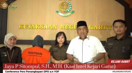Sempat menjadi DPO kaus korupsi dana desa, YOF mantan Kades Banjarsari, Kecamatan Bayongbong, Kabupaten Garut, Jawa Barat berhasil ditangkap Tim Penyidik Kejaksaan Negeri Garut.