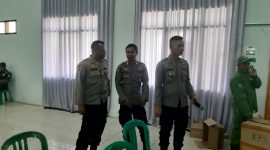 Polsek Cikajang Polres Garut melaksanakan pengamanan pemungutan suara pejabat antar waktu Kepala Desa Giriawas Kecamatan Cikajang Kabupaten Garut. Senin (21/11/2023).