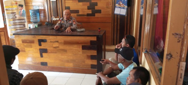 Bertempat di salah satu cafe Kampung Ciudian Desa Ciudian Kecamatan Singajaya Kabupaten Garut, mediasi atau musyawarah tersebut dihadiri dan dilaksanakan oleh para supir elf dan para pengusaha elf Singajaya. Selasa (21/11/2023).