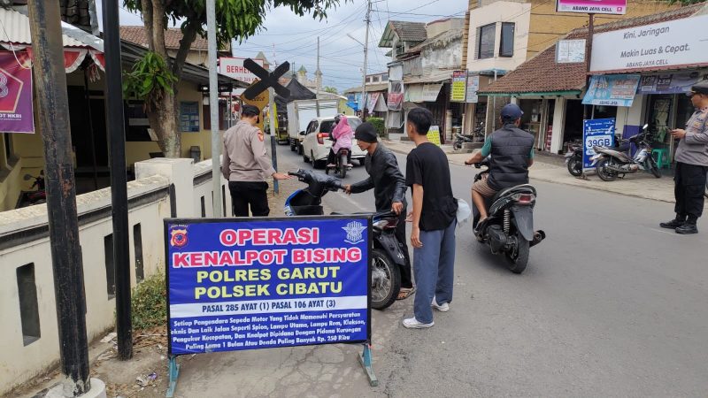 Dalam rangka pemeliharaan kamtibmas dan menciptakan situasi keamanan dan ketertiban masyarakat yang kondusif.  Polsek Cibatu Polres Garut melaksanakan operasi penertiban knalpot bising di Wilayah hukum Polres Garut. Rabu (22/11/2023).