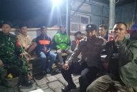 Dalam rangka pemeliharaan keamanan dan ketertiban masyarakat (kamtibmas) serta Cooling System Ops Mantap Brata 2024, Polres Garut beserta Polsek jajaran melakukan pengecekan kegiatan ronda malam di wilayah hukum Polres Garut. Rabu (22/11/2023).