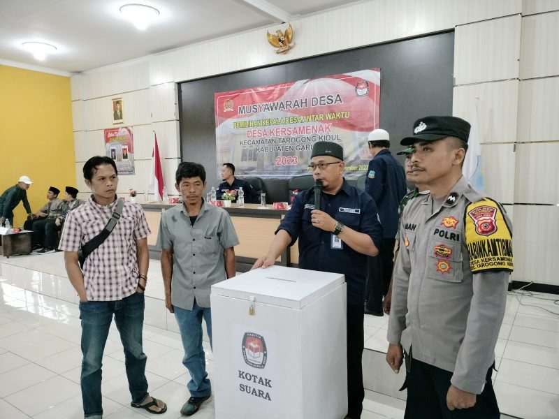 Polsek Tarogong Kidul Polres Garut melaksanakan pengamanan pemungutan suara pejabat antar waktu Kepala Desa Kersamenak Kecamatan Tarogong Kidul Kabupaten Garut. Kamis (23/11/2023).