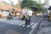 Dalam rangka pemeliharaan Kamtibmas di wilayah hukum Polres Garut, Anggota Polsek Kadungora Polres Garut melaksanakan kegiatan rutin pelayanan rawan pagi. Jum’at (24/11/2023).