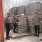 Kapolres Garut AKBP Rohman Yonky Dilatha, S.I.K, M.Si, melalui Kasat Samapta Polres Garut Iptu Masrokan melaksanakan pengamanan Gudang KPU Kab. Garut yang bertempat di Jl. Tegal Kurdi Kabupaten Garut. Jum’at (24/11/2023).