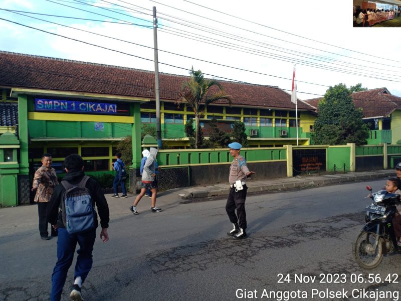 Dalam rangka pemeliharaan Kamtibmas di wilayah hukum Polres Garut, Anggota Polsek Cikajang Polres Garut melaksanakan kegiatan rutin pelayanan rawan pagi. Jum’at (24/11/2023).