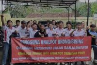 Warga di Kecamatan Banjarwangi menolak adanya keberadaan minuman keras dan knalpot Brong di wilayahnya. Kamis (23/11/2023).