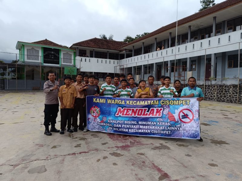 Langkah Polres Garut dalam penertiban knalpot bising/brong, diapresiasi dan didukung oleh masyarakat Kabupaten Garut. Salah satunya seperti keluarga besar SMAN 22 Cisompet Kab. Garut yang turut serta mendukung dan membantu upaya pihak kepolisian untuk  memberantas peredaran miras, narkoba serta knalpot bising di Kecamatan Cisompet. Jum’at (24/11/2023).
