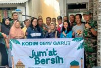 Lurah Pataruman Apresiasi Koramil 1111 Tarogong Kidul Saat Giat Bersih-bersih Masjid 