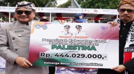 Bersamaan dengan momentum Hari Guru Nasional (HGN) dan Hari Ulang Tahun (HUT) Persatuan Guru Republik Indonesia (PGRI) Tingkat Kabupaten Garut Tahun 2023, Alun-Alun Garut, Kecamatan Garut Kota, Kabupaten Garut, Sabtu (25/11/2023).