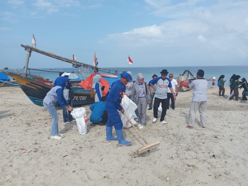 Dalam rangka HUT ke 73 Polairud tahun 2023 dan juga untuk menunjukan program operasi bersih Polres Garut peduli lingkungan. Sat Polairud Polres Garut melaksanakan kegiatan kerja bakti/bersih bersih pantai yang diikuti oleh kurang lebih 150 orang.
