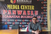 Ketua Panwascam Sucinaraja Uus Rukiman, S. Ag saat kegiatan Rapat Koordinasi Pengawasan Masa Kampanye Pemilu tahun 2024 Tingkat Kecamatan Sucinaraja