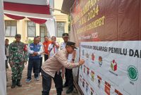 Sebagai bentuk komitmen demi mewujudkan rangkaian pemilu tahun 2024 yang aman dan damai, Forkopimcam Cisompet Kabupaten Garut menggelar kegiatan apel kesiapan dan deklarasi kampanye pemilu damai tahun 2024 tingkat Kec. Cisompet. Rabu (29/11/2023).
