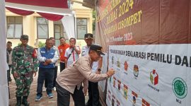 Sebagai bentuk komitmen demi mewujudkan rangkaian pemilu tahun 2024 yang aman dan damai, Forkopimcam Cisompet Kabupaten Garut menggelar kegiatan apel kesiapan dan deklarasi kampanye pemilu damai tahun 2024 tingkat Kec. Cisompet. Rabu (29/11/2023).