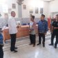 Diskominfo Garut bagikan bantuan pangan beras CPPD kepada warga wasyarakat Kecamatan Sucinaraja.