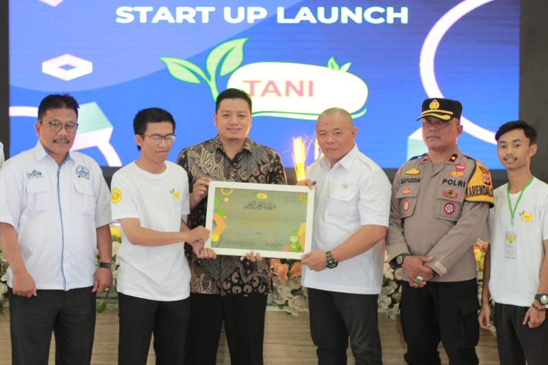 Bertempat di Aula Rektorat Institut Pendidikan Indonesia telah dilaksanakannya kegiatan Startup Launch Tani.id. Kegiatan ini bertujuan untuk mengenalkan dan meluncurkan aplikasi bernama Tani.id dimana aplikasi ini berfokus pada sektor Pertanian Indonesia.