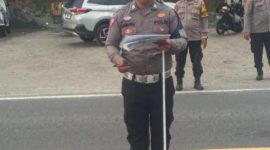 Unit Laka Sat Lantas Polres Garut cek tkp kecelakaan di Jalan Raya Bandrek – Sasak Beusi yang tepatnya di Desa Mekarsari Kecamatan Cibatu Kabupaten Garut. Kamis (30/11/2023).