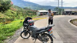 Polsek Banjarwangi Polres Garut melaksanakan cek tkp bencana alam longsor yang terjadi di Desa Tanjungjaya dan Desa Mulyajaya Kecamatan Banjarwangi Kabupaten Garut. Jum'at (1/12/2023).