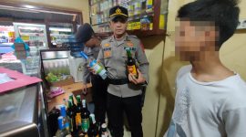 Masih dalam rangka memberantas maraknya peredaran minuman keras di KecamatanPasirwangi, Sat Samapta Polres Garut gencar laksanakan Operasi Pekat (penyakit masyarakat) dengan sasaran minuman keras. Selasa (12/12/2023).