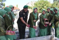 KODIM 0611/Garut melaksanakan Ziarah ke Makam Taman Pahlawan Tenjolaya Kp. Sirnagalih Kelurahan Sukagalih, Kecamatan Tarogong Kidul, Kabupaten Garut. Kamis (14/12/23) pagi tadi. 