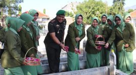 KODIM 0611/Garut melaksanakan Ziarah ke Makam Taman Pahlawan Tenjolaya Kp. Sirnagalih Kelurahan Sukagalih, Kecamatan Tarogong Kidul, Kabupaten Garut. Kamis (14/12/23) pagi tadi. 