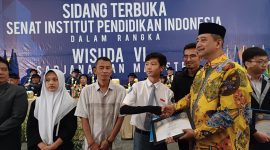 H.Ferdiansyah, S.E., M.M saat mengahdiri acara Wisuda IPI Garut ke VI Tahun 2023
