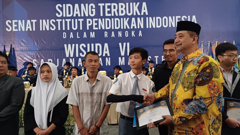 H.Ferdiansyah, S.E., M.M saat mengahdiri acara Wisuda IPI Garut ke VI Tahun 2023
