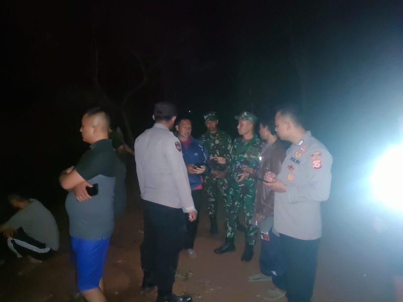 Polsek Limbangan cek tkp kebakaran