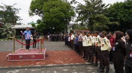 Bupati Garut H Rudy Gunawan berjanji akan tingkatkan kesejateraan tenaga Outsourcing saat apel di lapangan setda garut
