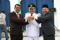 Kebersamaan Rudy Gunawan dan Helmi Budiman Bersama PJ Bupati Garut H Barnas Adjidin saat acara pelantikan