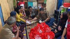 Ketua DPC PDI Perjuangan Garut Yudha Puja Turnawan blusukan baantu beban rakyat di kecamatan Banyuresmi