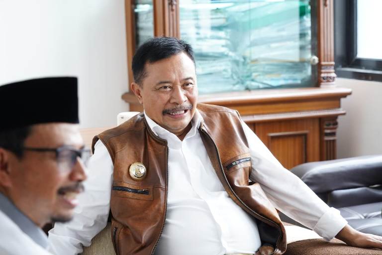 PJ BUpati Garut Barnas Adjidin di Kantor Baznas Garut