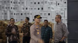 Kapolres Garut AKBP Rohman Yonky Dilatha, SIK., M.Si , cek gudang KPU