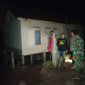 Polsek Cisompet evakuasi warga yang tertimpa longsor