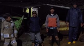 Babinsa Koramil 1114/Cilawu bersama pemerintahan setempat cek lokasi longsor