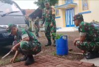 Kodim 0611/Grt bersihkan halaman gereja Advent